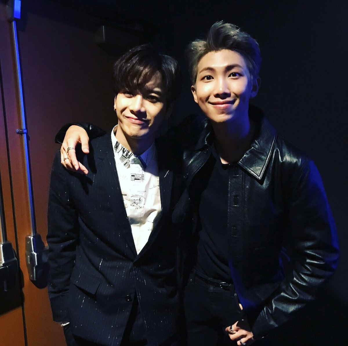 msxannle's tweet photo. I'M NOT CRYING, YOU ARE😭😭😭 #NamSon #Jackmon #JackJoon #RM #Namjoon #Jackson #Jacksonwang #잭슨 #왕잭슨 #王嘉爾 #王嘉尔 #GOT7 #갓세븐 #wangjiaer #wangjackson #JacksonWangpapillon #TEAMWANG #got7jackson #王嘉尔jackson #JacksonWangxAMAs #JacksonxAMAs #BTSXAMAs #gotbangtan #BTS https://t.co/n0w1WAUp36