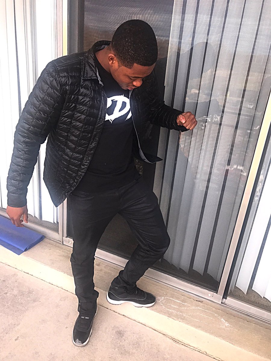 NastB_'s tweet photo. I'm comfortable with my inner hustler lol #RDI 🏆 #2shit https://t.co/KFEhSq7OIr