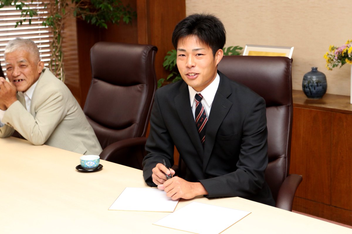 古賀市役所 11月17日 17年プロ野球ドラフト会議で楽天イーグルスの育成１位指名を受けた井手亮太郎投手が古賀市役所を訪問 井手投手は古賀市谷山の出身です 古賀市の期待の星として井手選手の大いなる活躍を期待しています 古賀市 九州産業大学