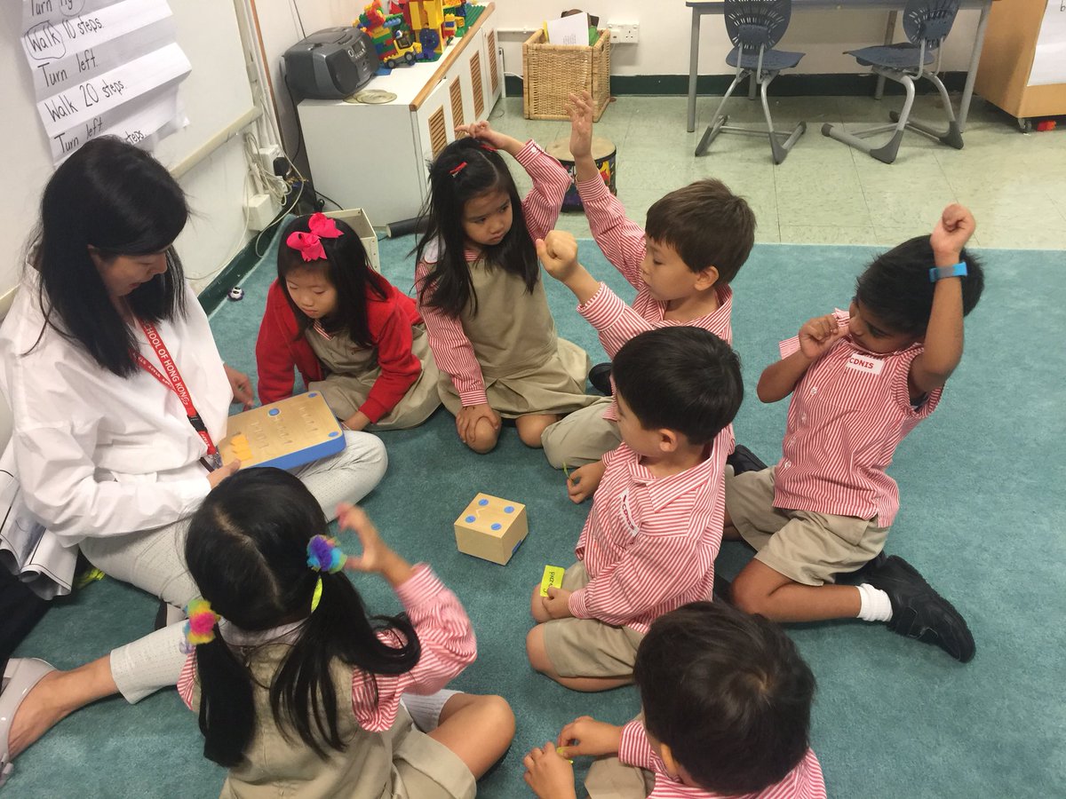 RebeccaTupling's tweet image. Learning how to code in Prep #transdisciplinarylearning #lifelongskills thank you @makkyfung for your help! #cdnisls