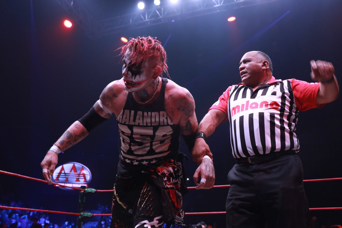 luchalibreaaa's tweet photo. ¡NOA NOA... Y SE ACABÓ!

@Pagano656 lidera a su equipo (Cuervo y Scoria) a la victoria ante @martincasaus @murderelgrande y Monsther Clown

#AAAenJuárez https://t.co/0hQgWlFZXI