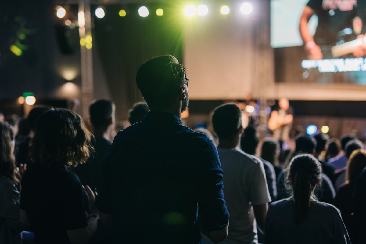 ConfTORENT's tweet photo. “True worship, 
W O R S H I P that is pleasing to God,
radiates throughout a person’s entire life.”  A.W. Tozer 

📸 @danrusu 
#live #torent2017 #undrumnou https://t.co/hChH9SB4AD