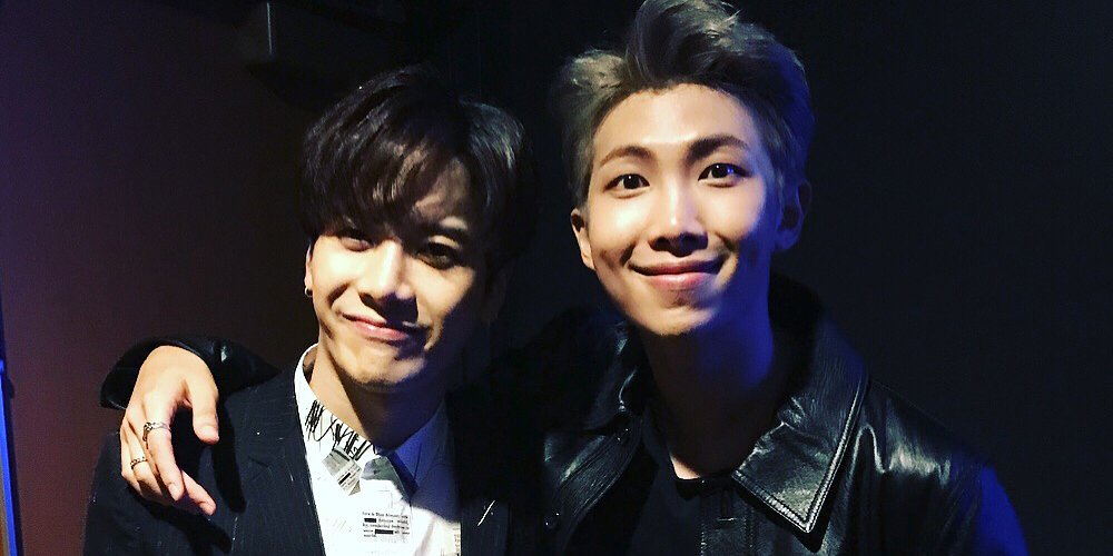 allkpop's tweet photo. Jackson and RM pose together at the '2017 AMAs'
 https://t.co/aBefuoKW4m https://t.co/83eecYUOqr