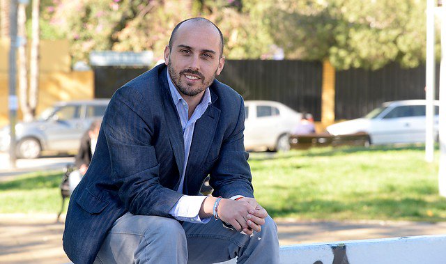 latercera's tweet photo. #EleccionesLT | De chico reality a diputado: Andrés Longton arrasa en Valparaíso https://t.co/Migqu6UvyN https://t.co/Tf6PuVLTqI