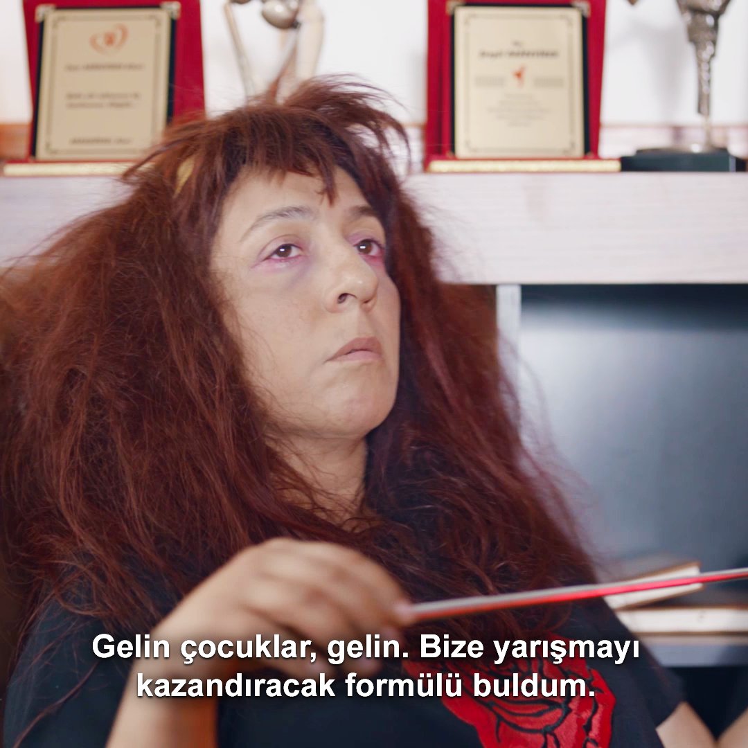skdefilm's tweet photo. Şengül, ne yapar ne eder yarışmayı kazanmanın bir yolunu bulur! Birbirinden eğlenceli ve kahkaha dolu dakikalar için #SenKiminleDansEdiyorsun’da buluşalım💃🎉
Biletler 👇🏼
Cinemaximum:
https://t.co/CtUQckbS3j
Biletinial:
https://t.co/iDR7281iLF
Biletiva:
https://t.co/kDi7K9ekud https://t.co/swiiAYkZaG