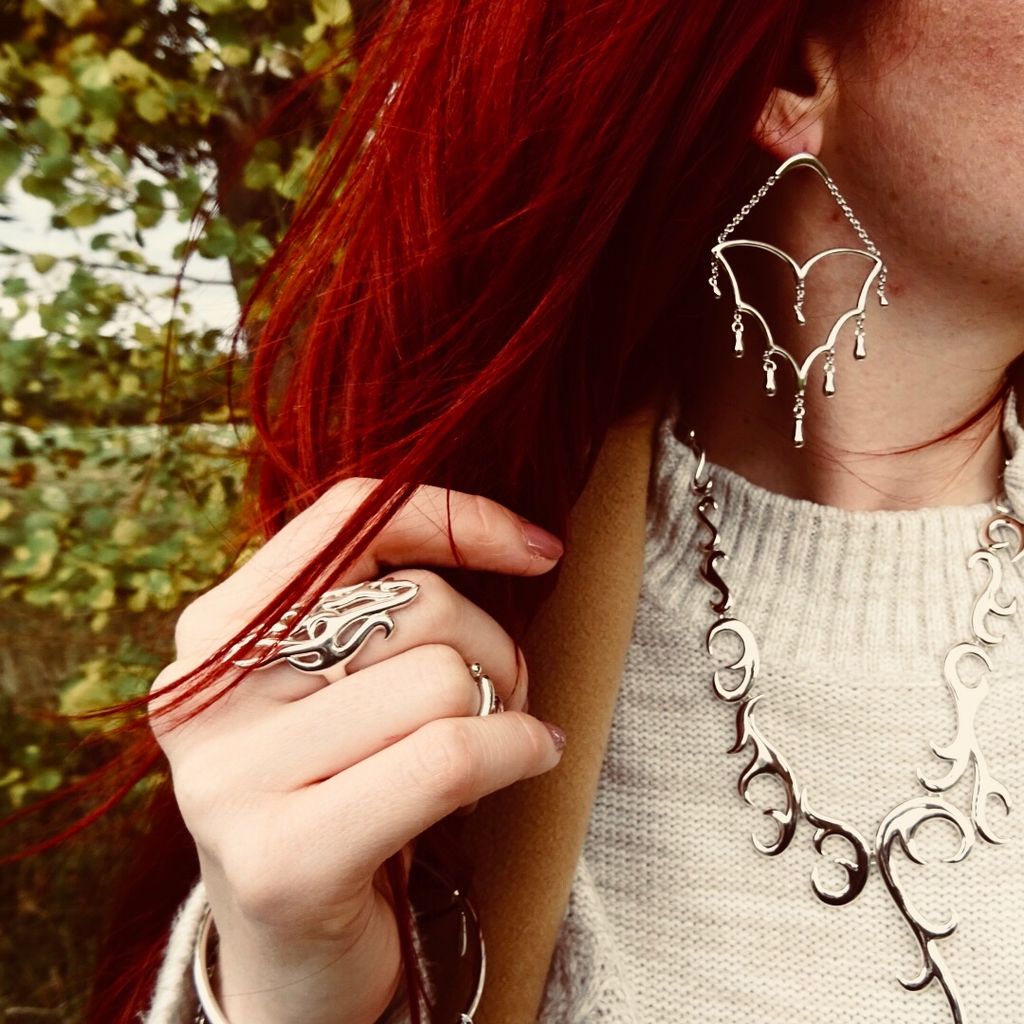LucyQDesigns's tweet photo. Today is a statement earring kind of day! How about our Chandelier Earrings? Love! #waterfallcollection #mylucyq #mondaymotivation https://t.co/k2lK9M8pjK