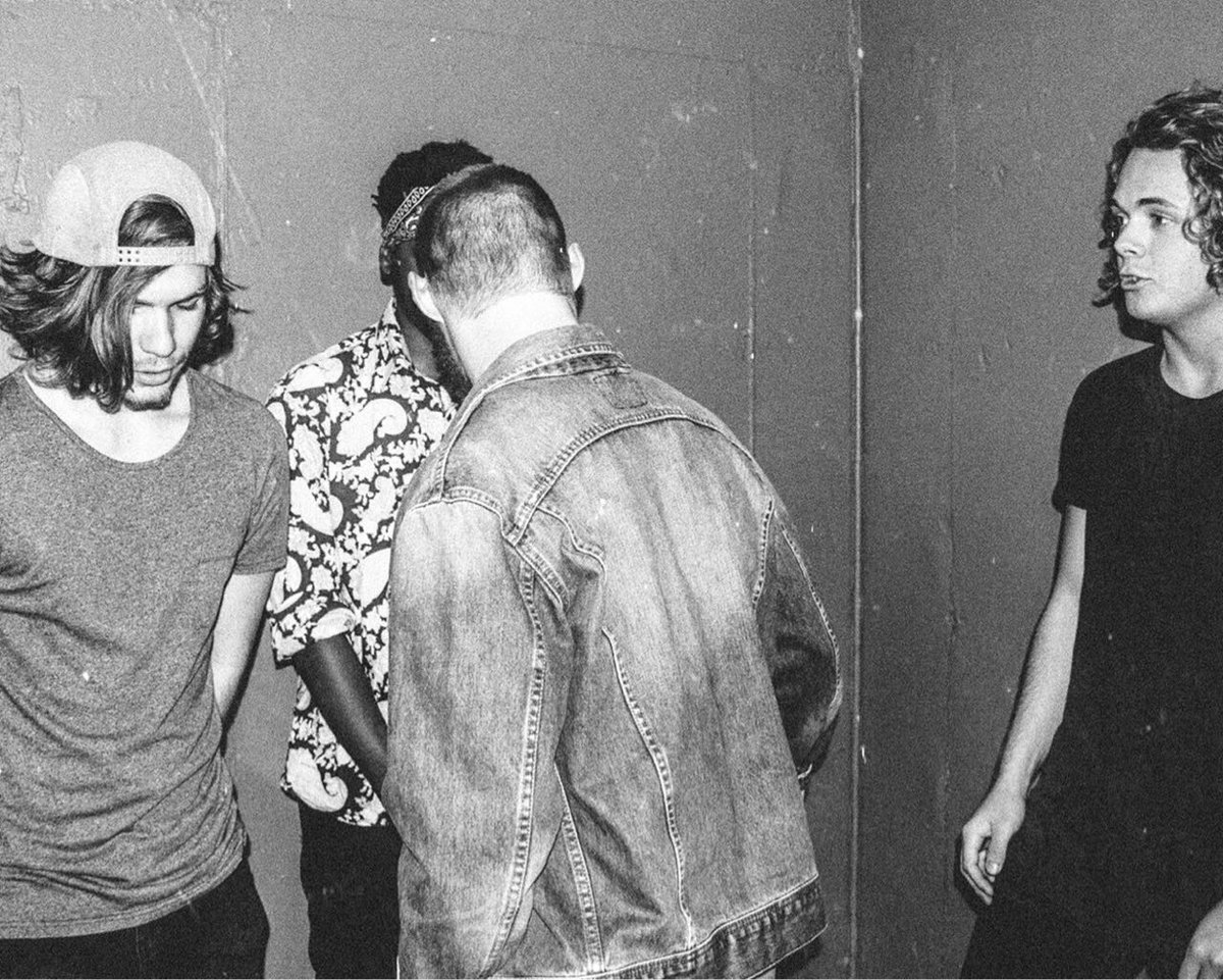 DurbanIsYours's tweet image. "The rhythm section is funk driven, the vocals are hard rock driven, the guitar falls into some sort of indie vibe and we play a lot of halftime." 

Get to know @StonepalaceDBN1 in their own words.

durbanisyours.co.za/2017/11/stone-…