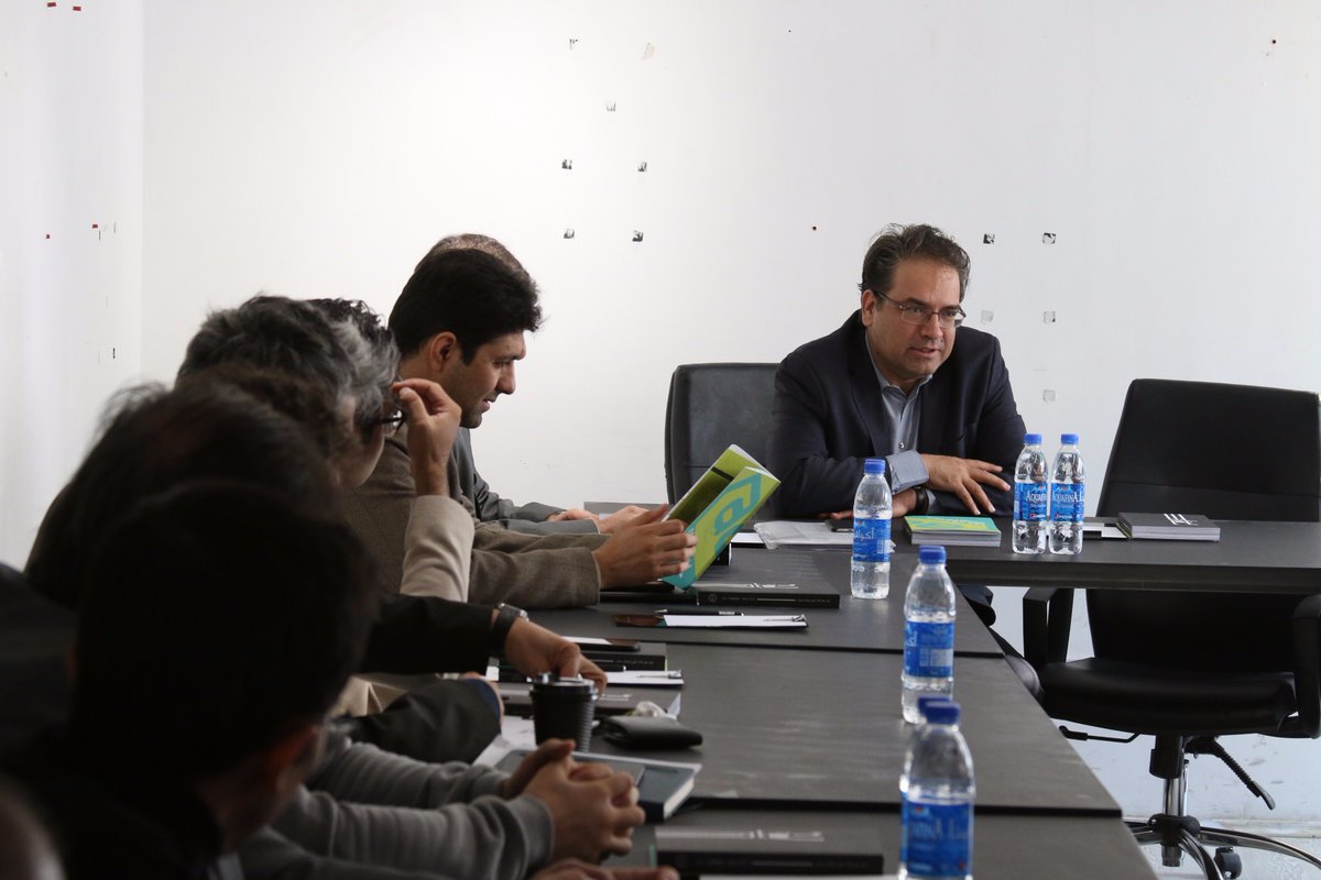 contemarch's tweet photo. هم اکنون در #کانون_معماران_معاصر:
نشست هماهنگی و تشریح دستاورهای منتخب #کمپین #بسازیم کانون معماران معاصر با حضور دکتر محمد سعید ایزدی، معاون شهرسازی و معماری وزارت راه و دبیر شورای عالی شهرسازی و معماری ایران https://t.co/0GyACWZIEn