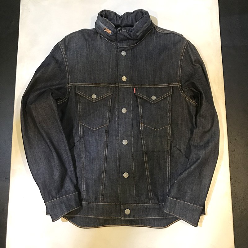 ParkSIDER_'s tweet photo. 【#LevisCommuter デッドストック】Levi'sCommuter のTruckerJacketが入荷!通常モデルよりもストレッチが効いており、背面のポケット、リフレクターなどサイクリストには嬉しいギミック盛りだくさんです!撥水加工も嬉しいところ!Brooks Saddleとの共作サドルも必見!是非店頭でご覧ください! https://t.co/vskNXxX1qi