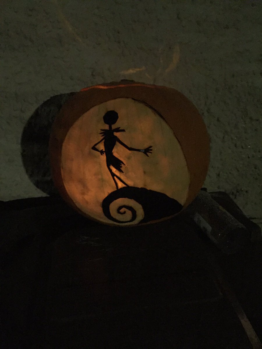 MaclachlanJeni's tweet photo. Art in a different way. Sorry for delay in posting. Will get back to painting soon #challenginghouse #Halloween2017 #keepingthekidshappy #gonnacutmyhadoff https://t.co/gJyIwt2Ncv