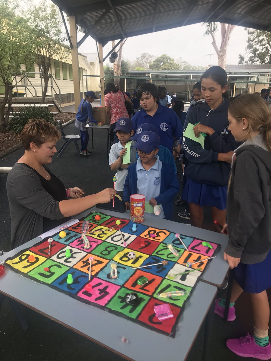 kate_tishler's tweet photo. An excellent afternoon at the @Minto_P_S year 6 Mini Fair! 🎉🎉@VickiCraze @tiffvaughn17 https://t.co/NACgLEaeR9