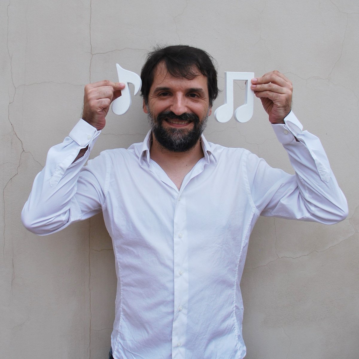 EMMCabrils's tweet photo. No us perdeu l' #EntrevistaDeLaSetmana a el nostre profe de baix, en Joan Motera! 🎸 #EMMCabrils https://t.co/t4PDwEGUAX https://t.co/EcqkiIoX9C