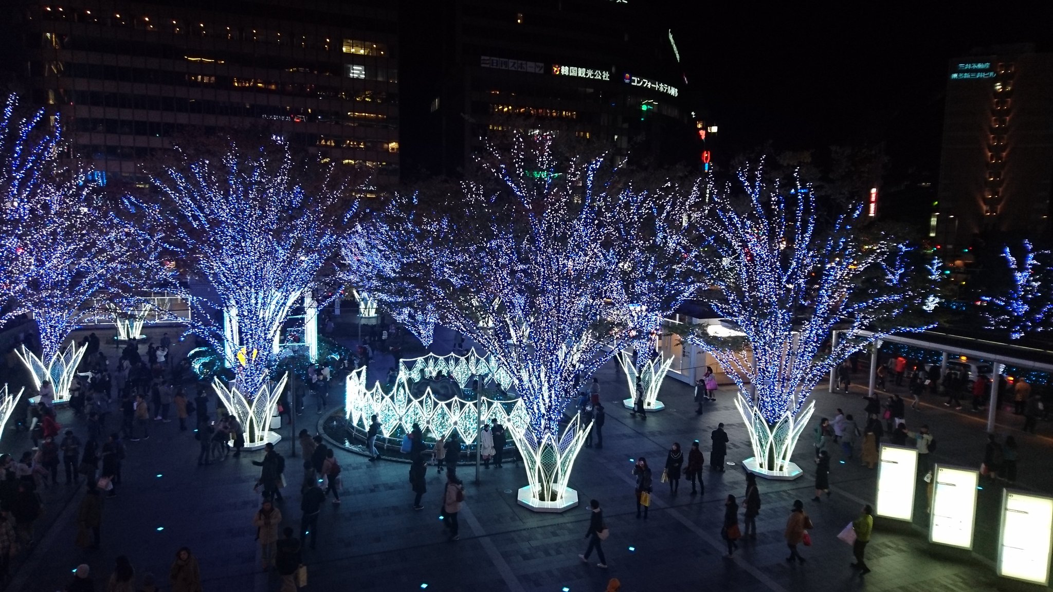 江頭couple 日曜日は彼氏と福岡デート 朝からいって昼について博多ラーメン食べたwやっと食べれてね ゲーセンとか行ってブラブラしてた 夜は博多駅とキャナルシティのイルミネーション見に行った 初めて彼氏とイルミ見たから感動した 熊本戻って
