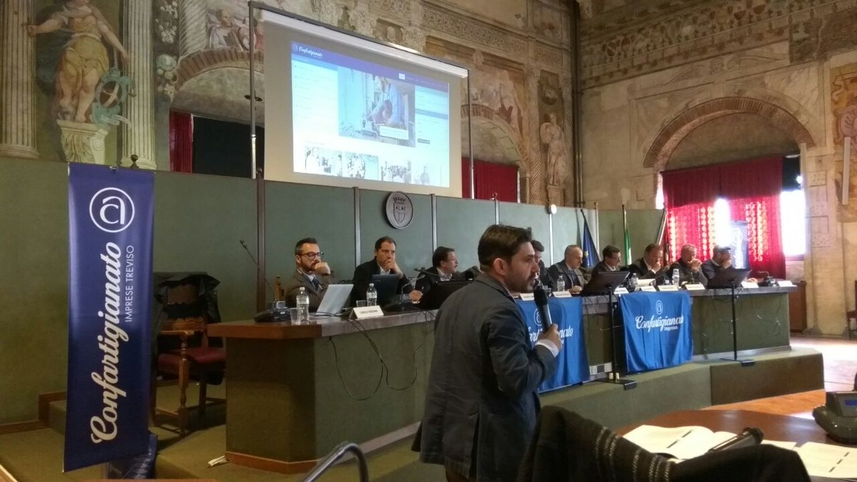 VeniceBay's tweet photo. Ospiti alla convention di @ConfartTreviso con @Lazza_official e @lucamaistro abbiamo presentato il progetto del nuovo portale dell'Associazione. 

Grazie mille per l'ospitalità a @carlo_ceriana e a tutto lo Staff!
#Treviso https://t.co/ddMIB4hxRy