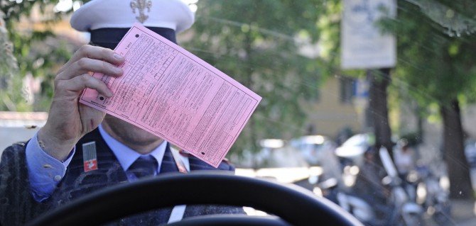 Pol_Municipale's tweet image. #MULTESTRADALI.
Con la richiesta di rateizzazione salta lo sconto del 30%.
Scopri di più bit.ly/2zSUuJ2