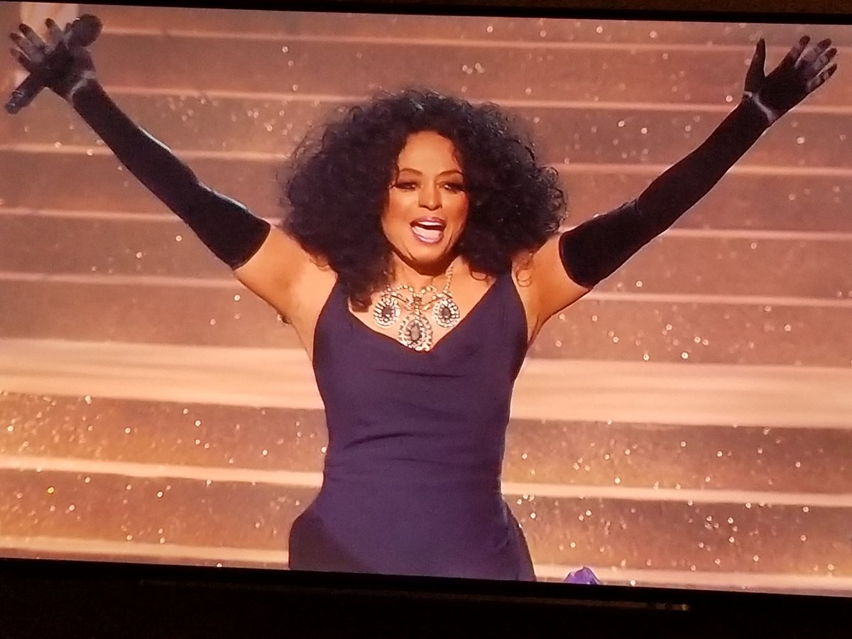 DreamerVegan's tweet photo. My Queen! Love you, Diana! #AMAs #DianaRoss https://t.co/CdIFzCSxpt