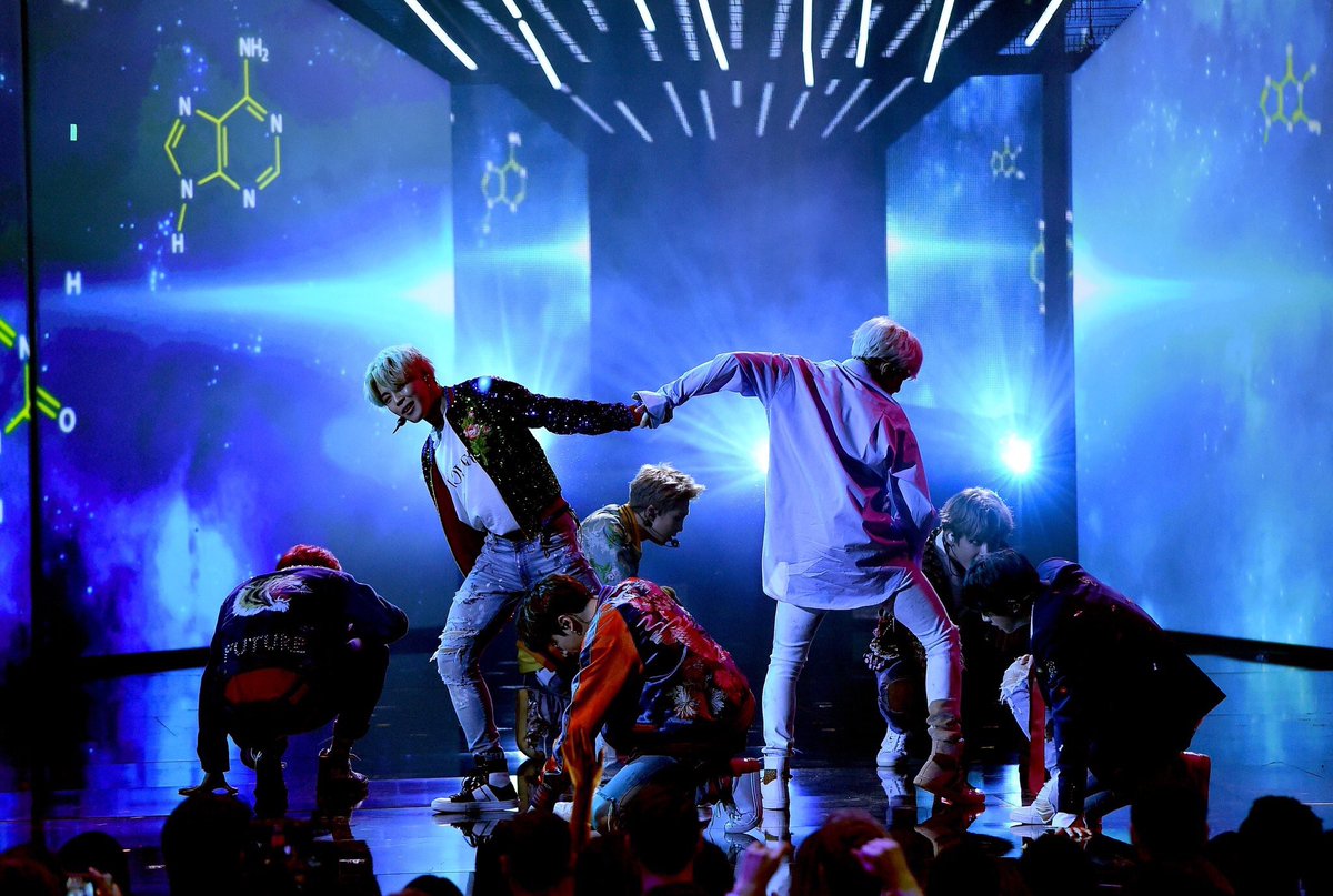 BTS_finland's tweet photo. 😭❤️ Ei sanoja... Niin ylpeä meidän pojista! #BTSXAMAs Respect myös kaikille, jotka jaksoi valvoa mukana. Oli sen arvoista! 😍 #ARMYxAMAs https://t.co/O7bscJUL79