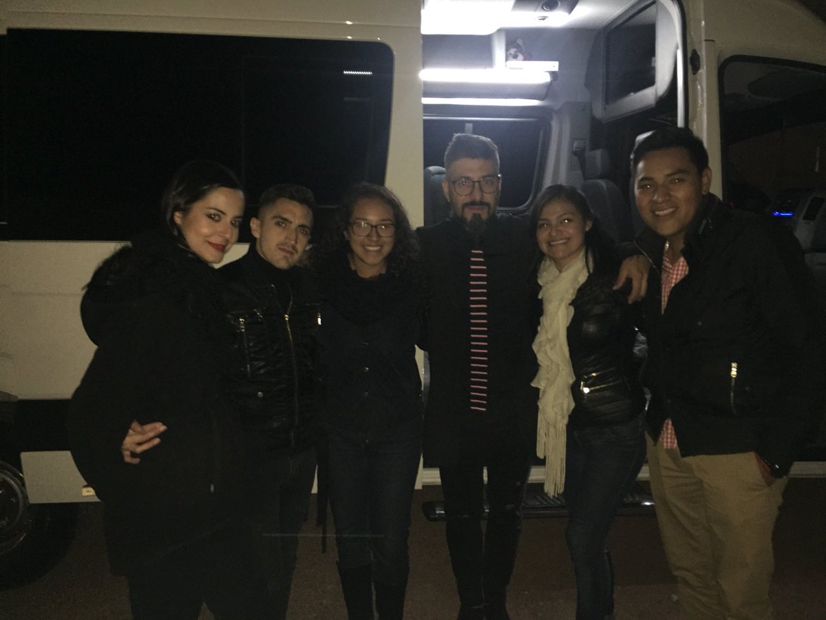 NicoleMazon's tweet photo. Ayer saliendo del palenque de Tlaxcala nos encontramos con unos excelentes músicos, y nos tomamos una foto porque ellos también hacen que el #YoCreoTour sean increíble. Estoy más que feliz después de presenciar tremendo concierto @_CarlosRivera ❤️❤️❤️ https://t.co/ISa3IebEgd