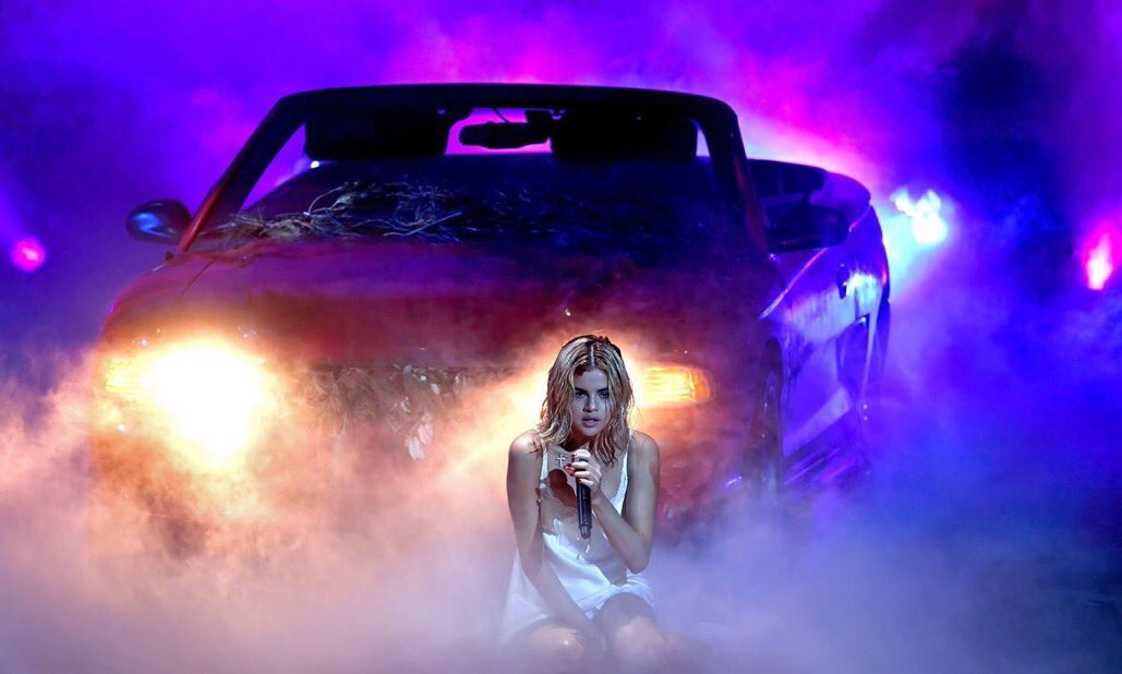 tomlinhome's tweet photo. WHAT A PERFORMANCE #AMASXSELENA #wolves #WOLVESOutNow https://t.co/md4eMMCzCF