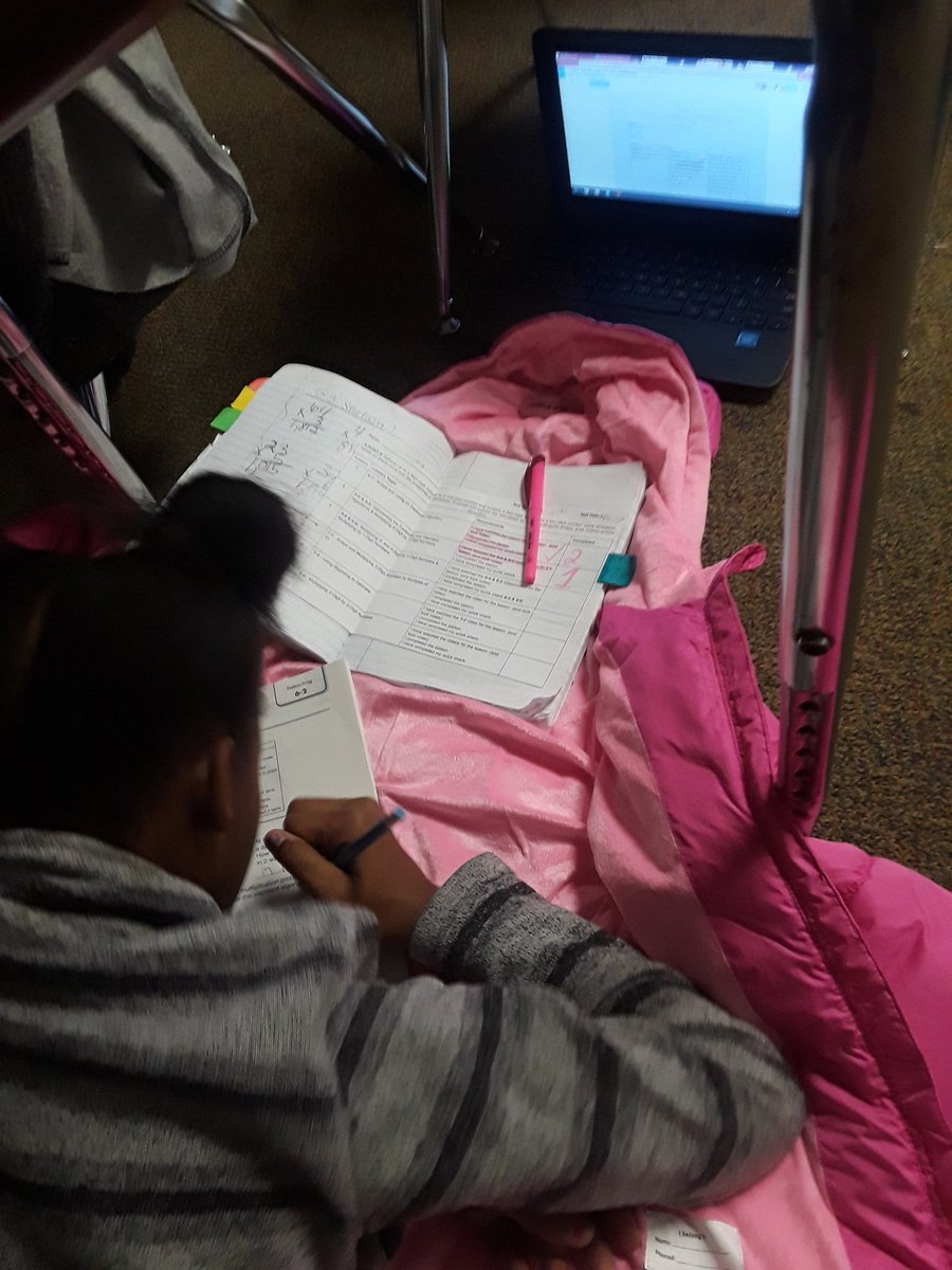 CassidyGarrick's tweet photo. My students LOVE blended learning for math! 📈💻 @peblueprint @PontiacElem @RichlandTwo https://t.co/uW4PN9gSRN