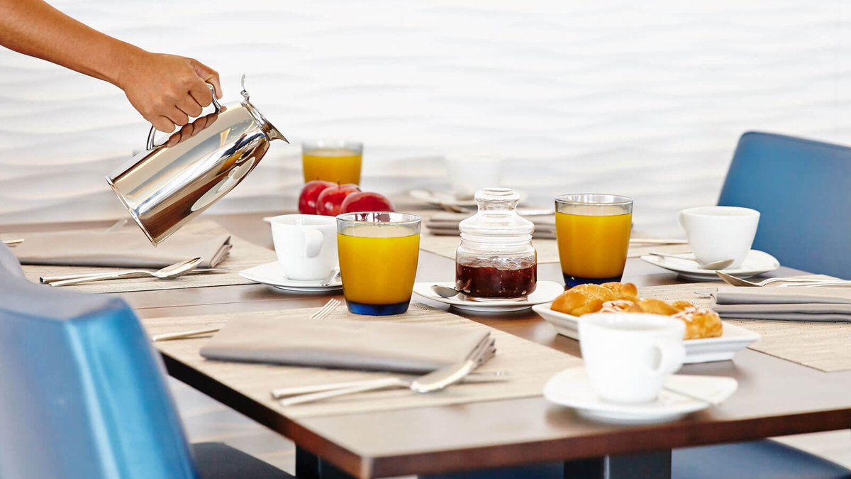 OZOhotels's tweet photo. Wakey, wakey - eggs and bakey! ☀️🍳🥐🥞 What are you craving for #brekkie?
Free Breakfast 👉 https://t.co/0C3p3ik4K4 #breakfast #travel #MondayMotivation https://t.co/ycpv46usat