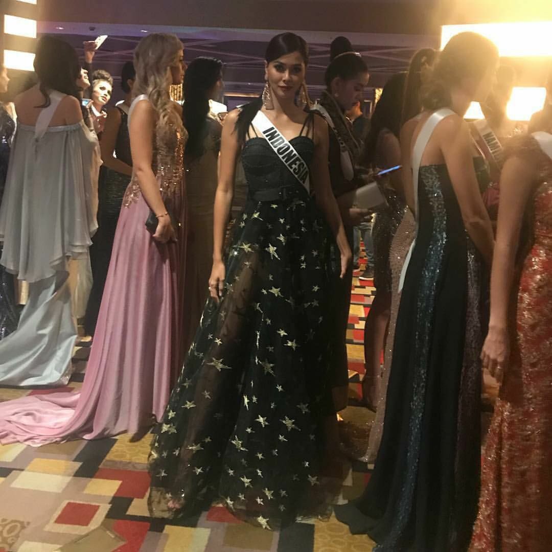 udinos's tweet photo. yey @bungajelithaa ready for red carpet #MissUniverse ##INDONESIA https://t.co/RPljr6yb85