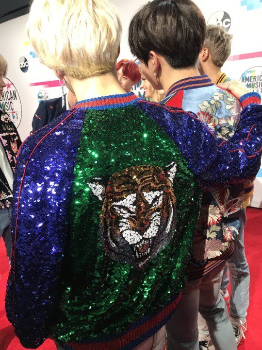 BTSutt's tweet photo. Apreciem jikook no AMAs

#AMAs #BTAxAMAs https://t.co/p4da0OpaMr