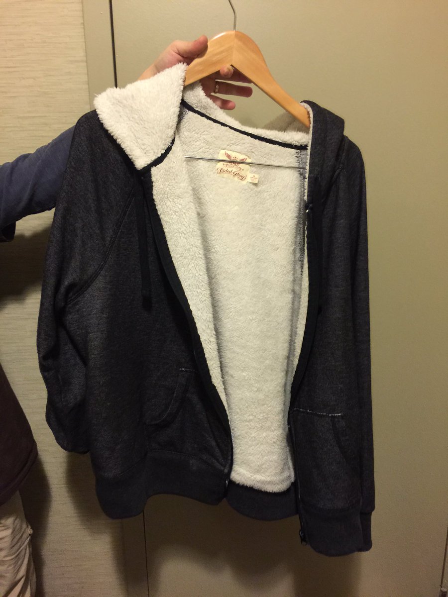 SFContario's tweet image. Gray hoodie, fleece liner, Faded Glory size 3X, in Anime Suite (302). It's in con suite (301) til 11am Monday, then hotel lost and found.