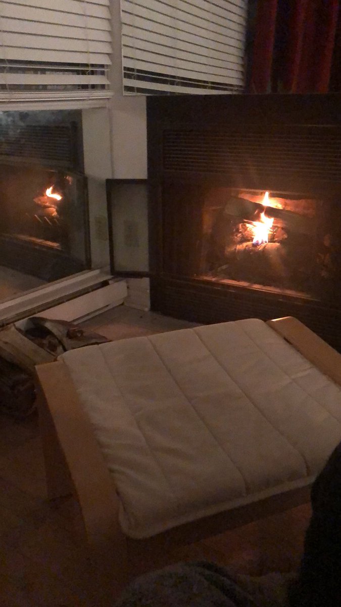 GenesisRoze's tweet photo. Fire time https://t.co/VyVT02i36y