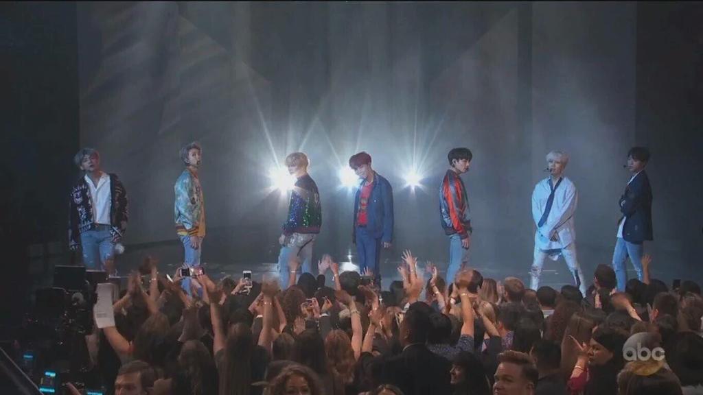 SarahKDCouple14's tweet photo. #BTSxAMA Saranghae ARMY https://t.co/WUdQjICHDI