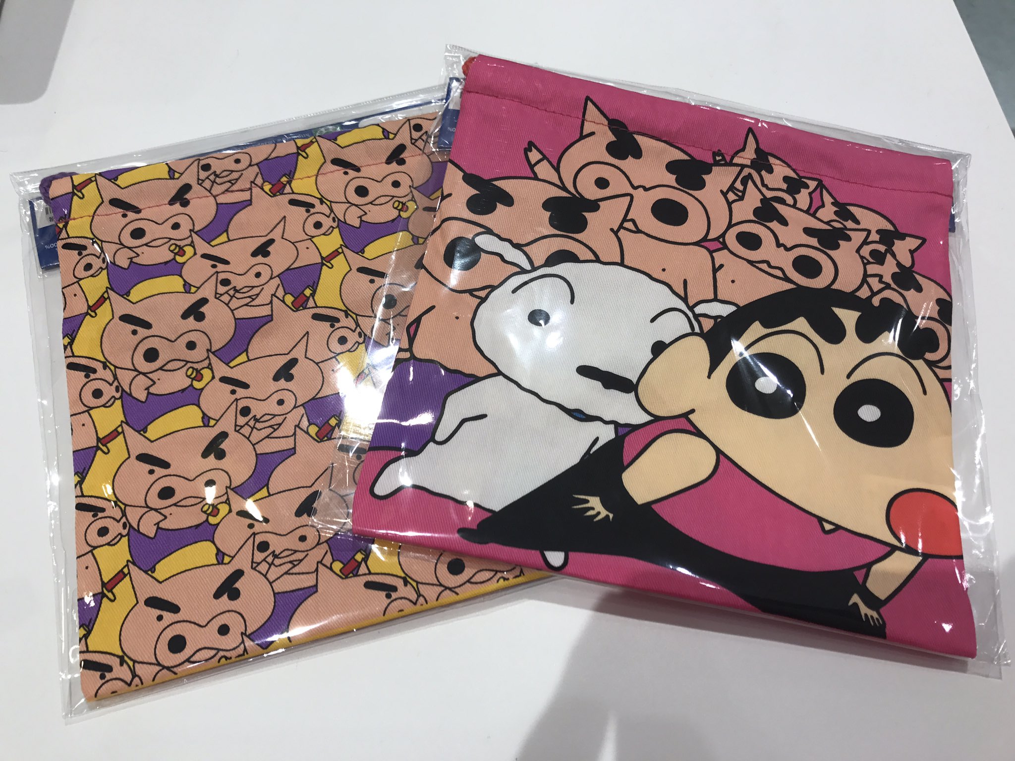 توییتر 公式 クレヨンしんちゃんオフィシャルショップ アクションデパート東京駅店 در توییتر こんにちは 今日も元気にオープンしましたー アクションデパート東京駅店では大人気の巾着に新商品が入荷しました ぶりぶりざえもんいっぱいの可愛い新柄です