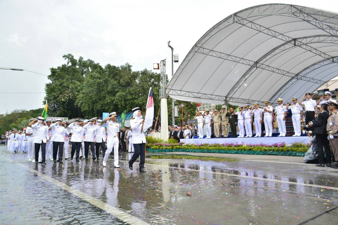 City parade
Parade in rain does not ruin the marching spirit. 
Bravo Zulu all! 
#IFR2017
#defencediplomacy

<a href="/tldm_rasmi/">Royal Malaysian Navy</a> 
<a href="/mykamarul/">Kamarul</a>