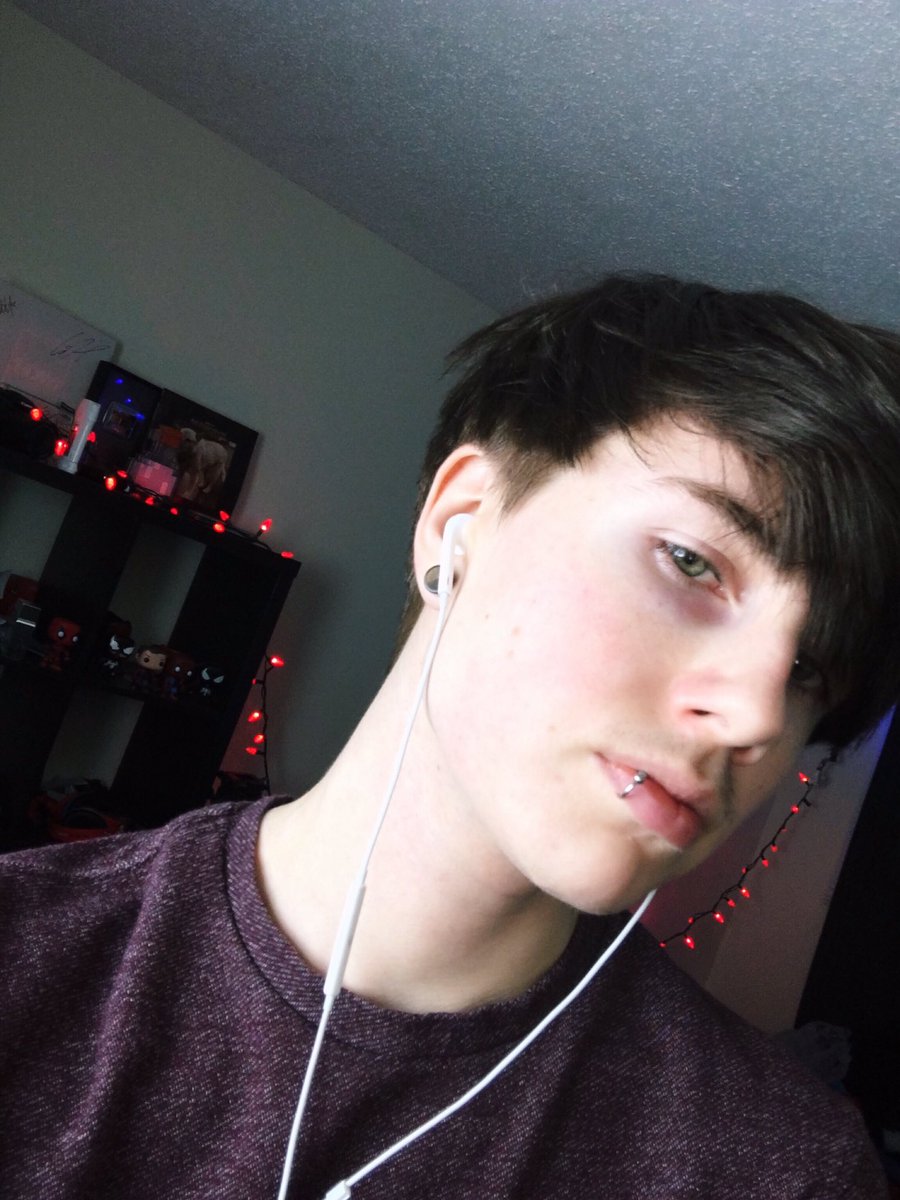 lukewaale's tweet photo. ur boy trimmed his hair 🗯
I love it this short haha :) https://t.co/eKUXQgsPFi