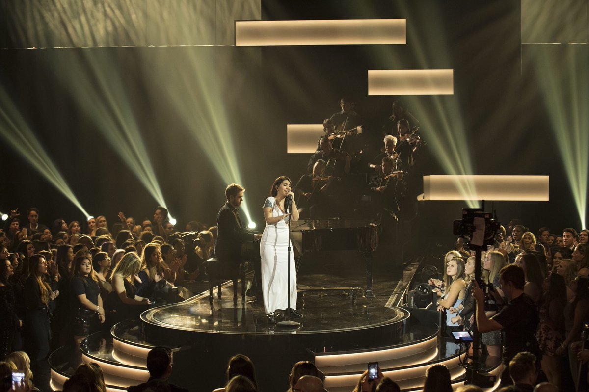 alessiacara's tweet photo. thank u @AMAs @Zedd &amp; the beautiful string players for tonight x https://t.co/QRZ3xiSM8B