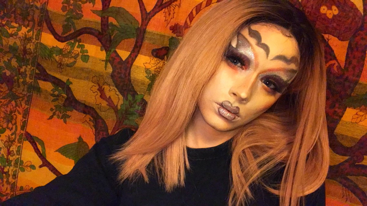 shy_gengar's tweet photo. Earth Teen ✌🏻💝💎🎀 #kimberlynncartier #bookme #squigglybrows #glitter https://t.co/wwZbP2AImB