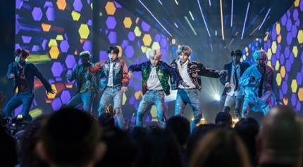 BTS_ARMY's tweet image. "Here's #BTS"…AMAs의 슈퍼스타 (종합) m.entertain.naver.com/read?oid=433&amp;amp;a… @BTS_twt @bts_bighit