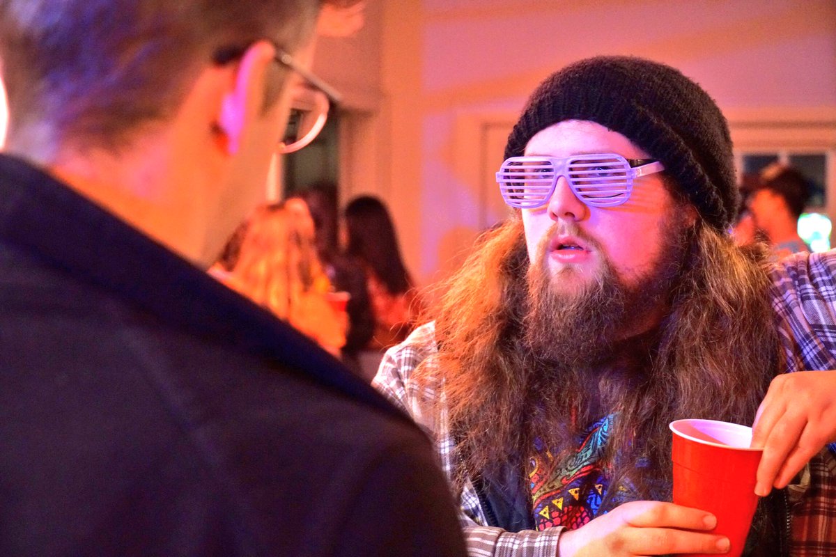 broken_signals's tweet photo. We hope your weekend was as cool as this guy is. https://t.co/5FLNhkruBp