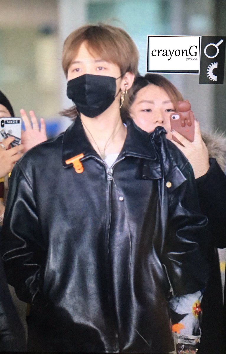 crayonG_cn's tweet photo. #GDRAGON 2017.11.20 인천공항 입국  #권지용 지용오빠  오랜만이에요🌹#crayonG https://t.co/sTPaG0yXkS