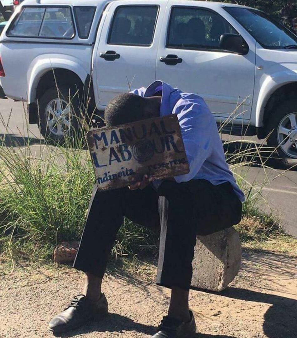 candacy_rutendo's tweet photo. #MugabeMustFall
#MugabeMustGoNow https://t.co/GQ7KrWDl4Q