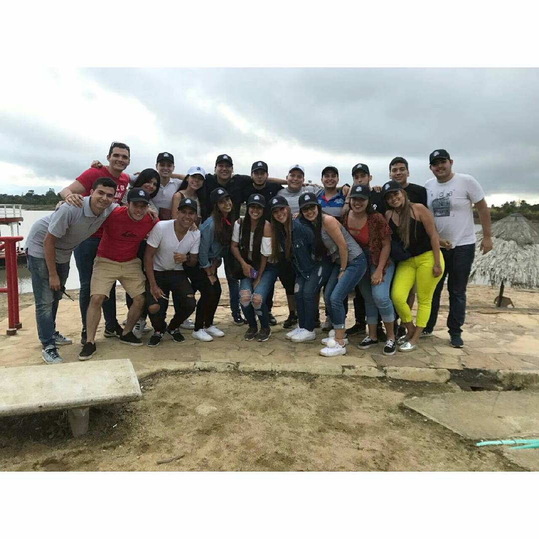 KatalinaP97's tweet photo. #mimejorcompañia #losmíos #misfav #DG #laspatas #colfest ❤❤ https://t.co/s7R2NOpQ6b