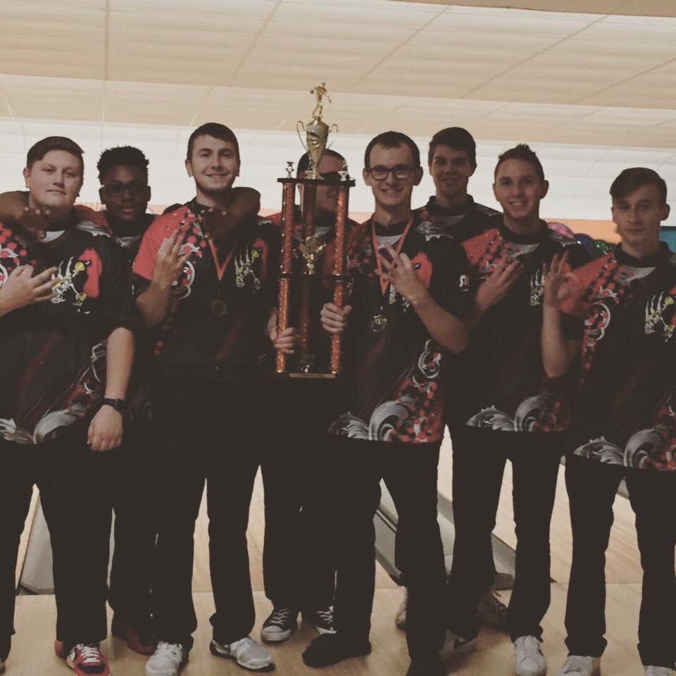 cuaa_bowling's tweet photo. congrats to the men’s team on their 3peat at the BGSU classic! Also, congrats to @ZachHazel_300 for finishing first averaging 240.6 for the day! Women’s JV also won this past weekend! Overall, six bowlers made all tournament team🏆🎳🥇 https://t.co/XpiEPojOc3