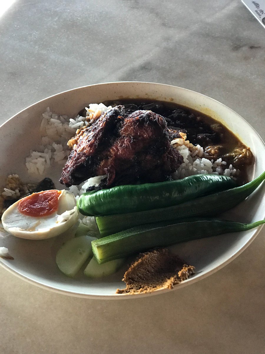 khairul_hafidz's tweet photo. After a very intense day, i deserve a calorie load! #Vanggey (@ Restoran Nasi Vanggey) https://t.co/WBualLWnw9 https://t.co/RuWnsPuZbL