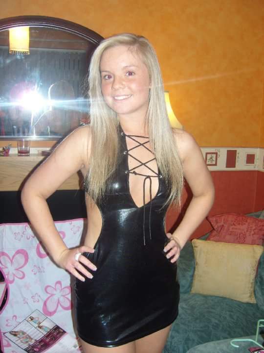 NorthernUkSluts's tweet photo. Elesha #teen #latex #sexy #uk https://t.co/KjyoBAIXxh