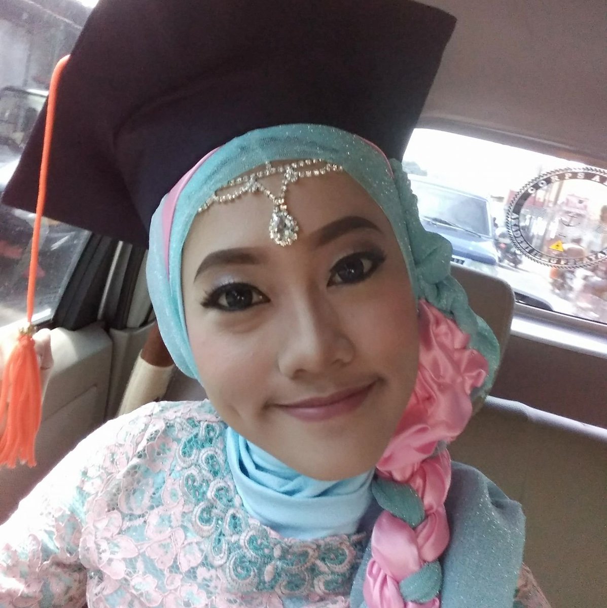 BeliaRiski's tweet photo. Graduation ;) #monday #jilbabcantik #hijabers #jilboobs #bigboops #bispakbekasi #bisyarbekasi #Openbojkt #OpenBooking #igo #semprot #autofollowers #autolike #travel #Traveloka #travelphotography #Travelers #travelblogger #igoselfie #igohot #igosexy #like4like #like4follow https://t.co/ZClwML6yKy