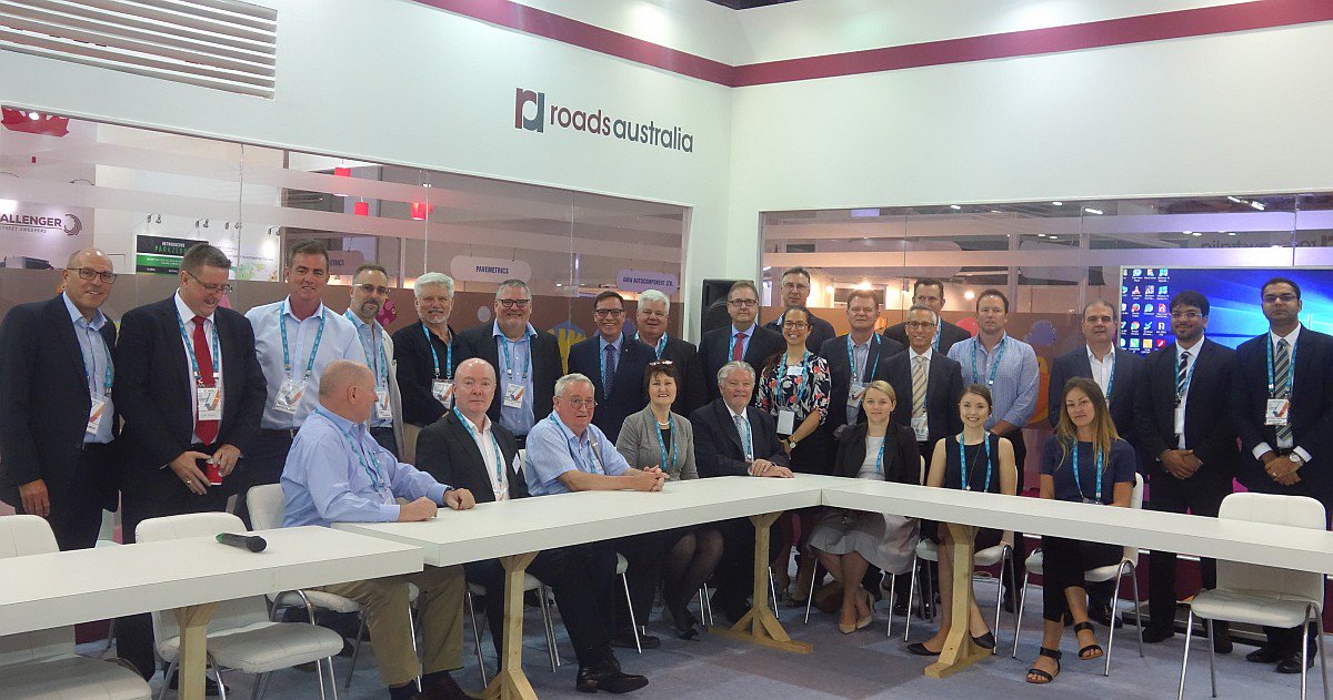 RoadsAustralia's tweet photo. Roads Australia led a delegation of 35 industry leaders from government and the private sector to last week’s @wrm2017 in Delhi. Thanks to @AustradeIndia and the Australian High Commission for hosting, and to our sponsors @ingalcivil Valmont Highway @LibertyOneSteel and the ACRS https://t.co/YRze57I0Wz