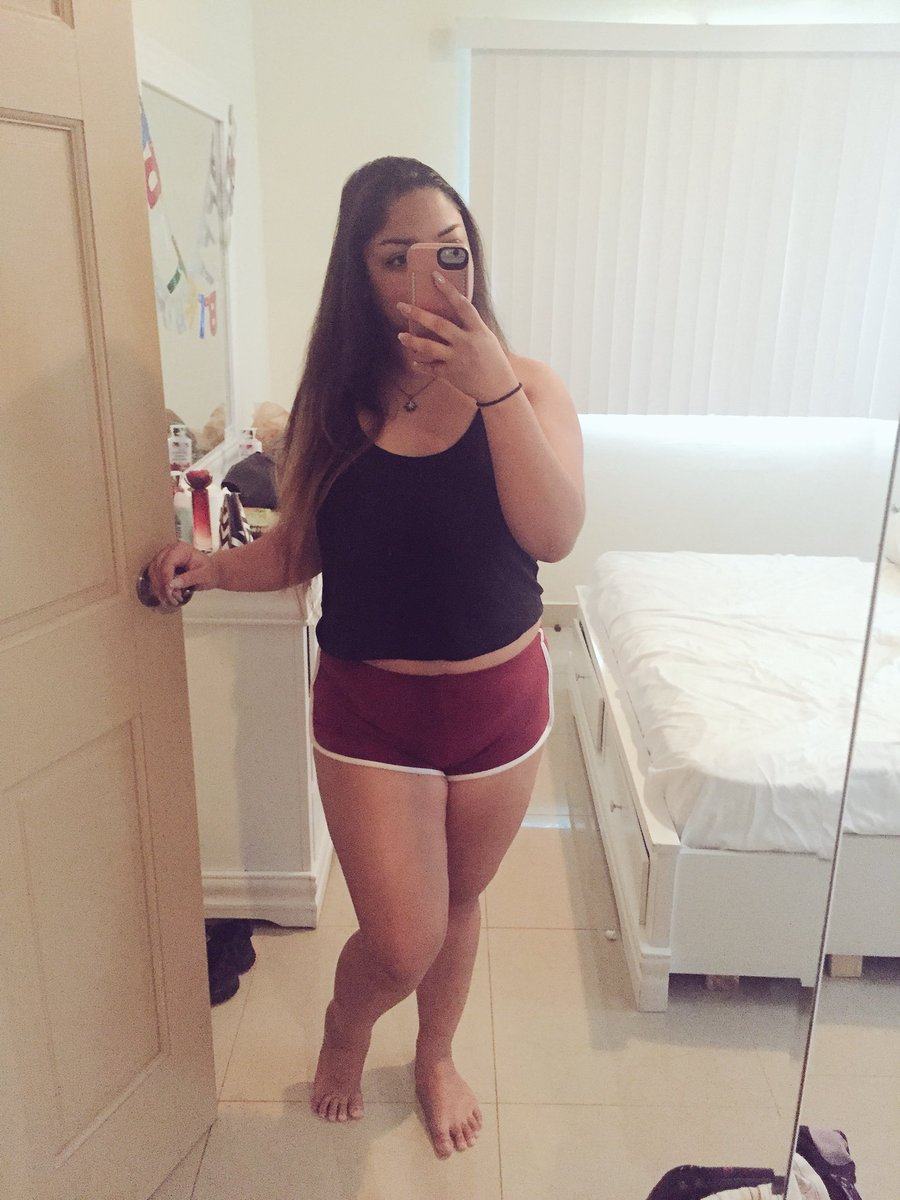 _kianaelizabeth's tweet photo. this weekends fits✨ https://t.co/9LNTC3CheQ
