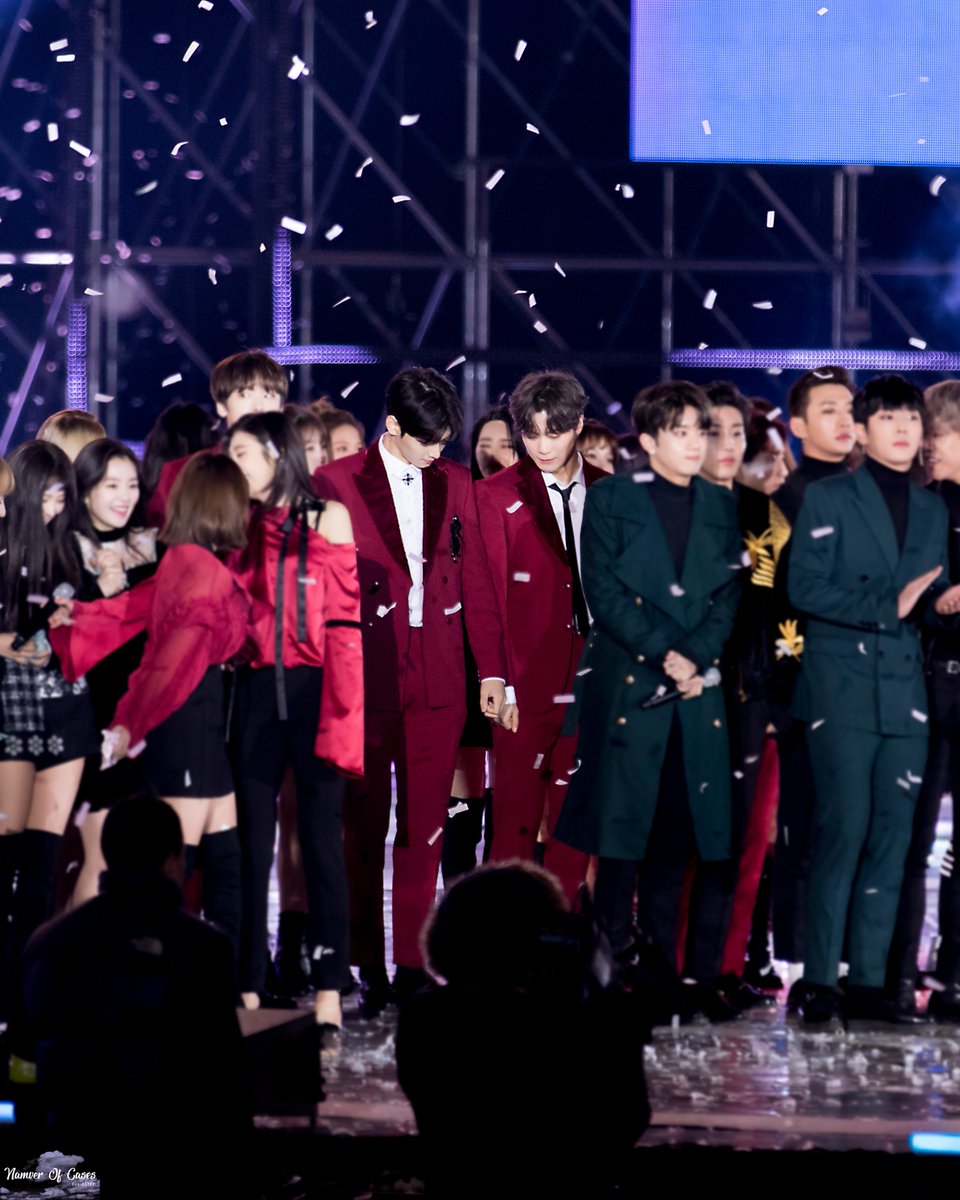 NumberOfCases's tweet photo. 171104 평창드림콘서트 비누
추위에 꼭 붙어서🎅

@offclASTRO #아스트로 #문빈 #차은우 #은우 #비누 #ASTRO #MOONBIN #MOONBEAN  #CHAEUNWOO #EUNWOO https://t.co/DeGSkk9fUS