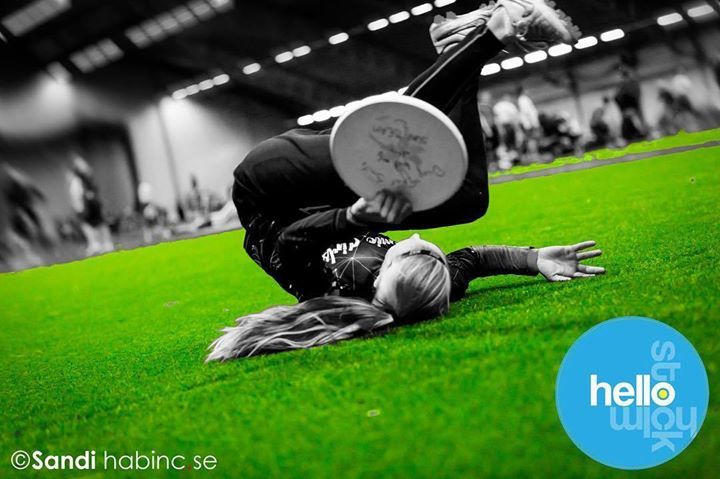 HelloSthlm's tweet photo. Whatever is needed to make the catch! #HelloStockholm #hellosthlm #ultimatefrisbee #ultimate #frisbee #frisbeesport #ultimatesweden #bosön #175g https://t.co/k3pRr0xsIj https://t.co/XemSJuzOms
