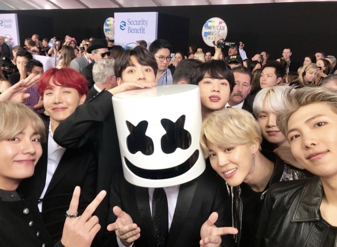 billboarddance's tweet photo. ✌🏼 #bts #ARMYxAMAs #AMAs https://t.co/OFE4UvmM6C