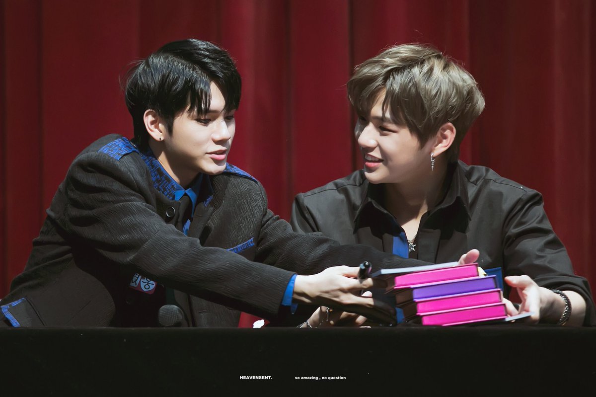heavensent_9596's tweet photo. 171119 #옹성우 #강다니엘 https://t.co/mWfcMSFFf9
